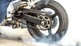Come fare un burnout con la propria moto