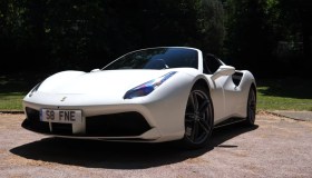 Si fa montare 28 optional da 100mila euro sulla Ferrari 488 Spider