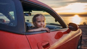 Come affrontare un lungo viaggio in auto coi bambini: le 4 regole d’oro