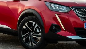 Peugeot 2008: come è il nuovo Suv compatto che graffia