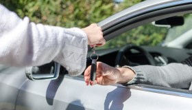 Guida al passaggio di proprietà dell’auto: tariffe e modulistica