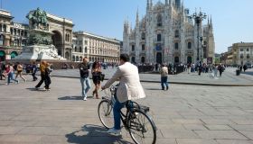 Milano, rivoluzione del traffico: ok alle bici in contromano