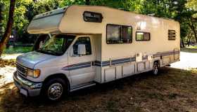 Guida alla patente per camper, requisiti e categorie