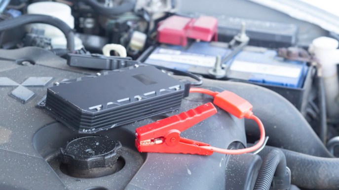 Avviatore auto, cos’è, perché tenerlo sempre in auto e come usarlo