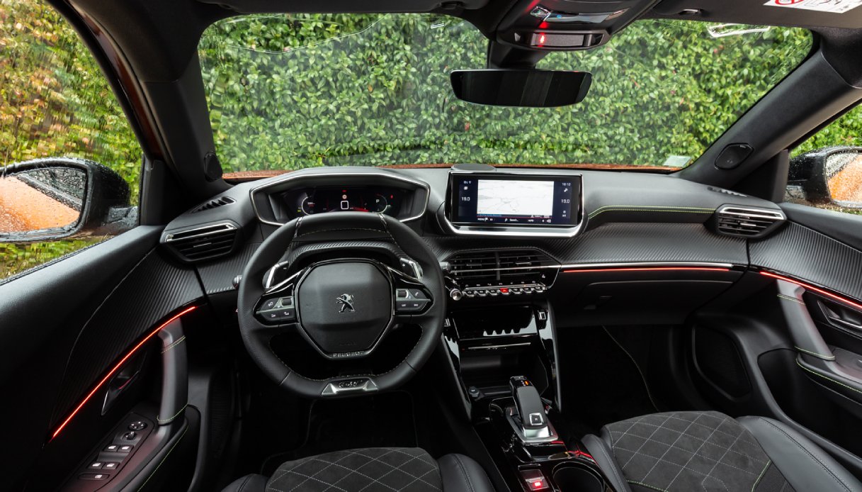 Peugeot 2008, tecnologia a bordo all'avanguardia