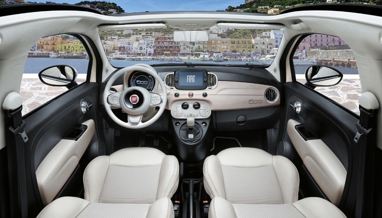 Gli interni di Fiat 500 Dolcevita