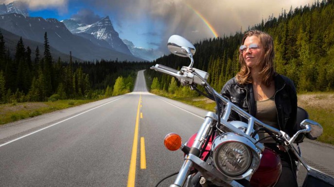 Dalla pubblicità alle corse: il viaggio delle donne nel mondo delle moto
