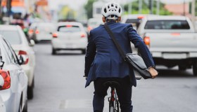 Distanza di sicurezza nel sorpasso dei ciclisti: le regole da seguire