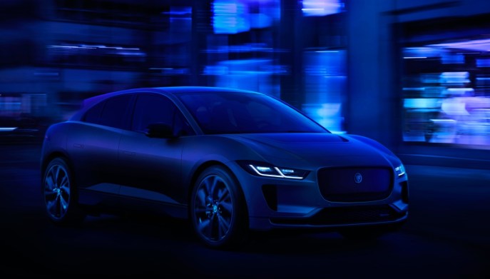 Vista laterale trequarti della Jaguar I-Pace