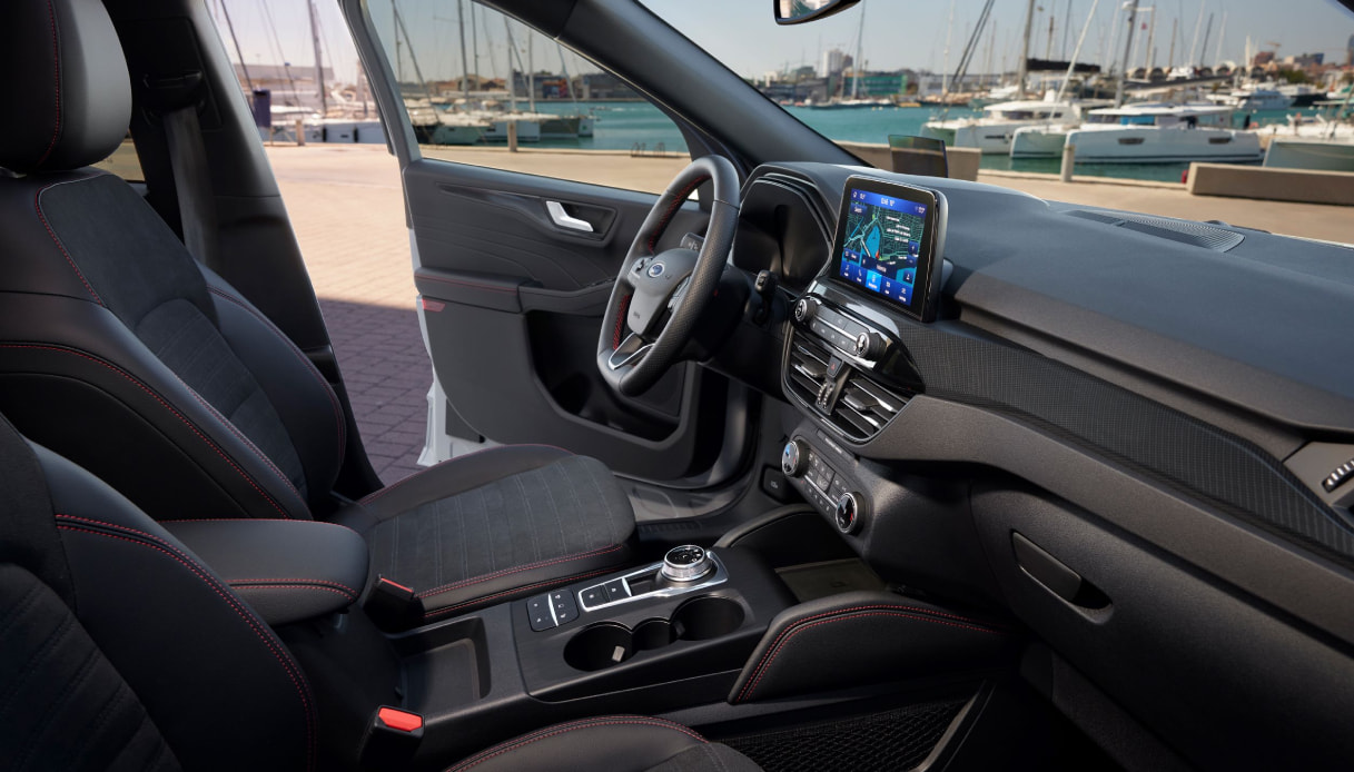 Gli interni della nuova Ford Kuga Graphite tech Edition