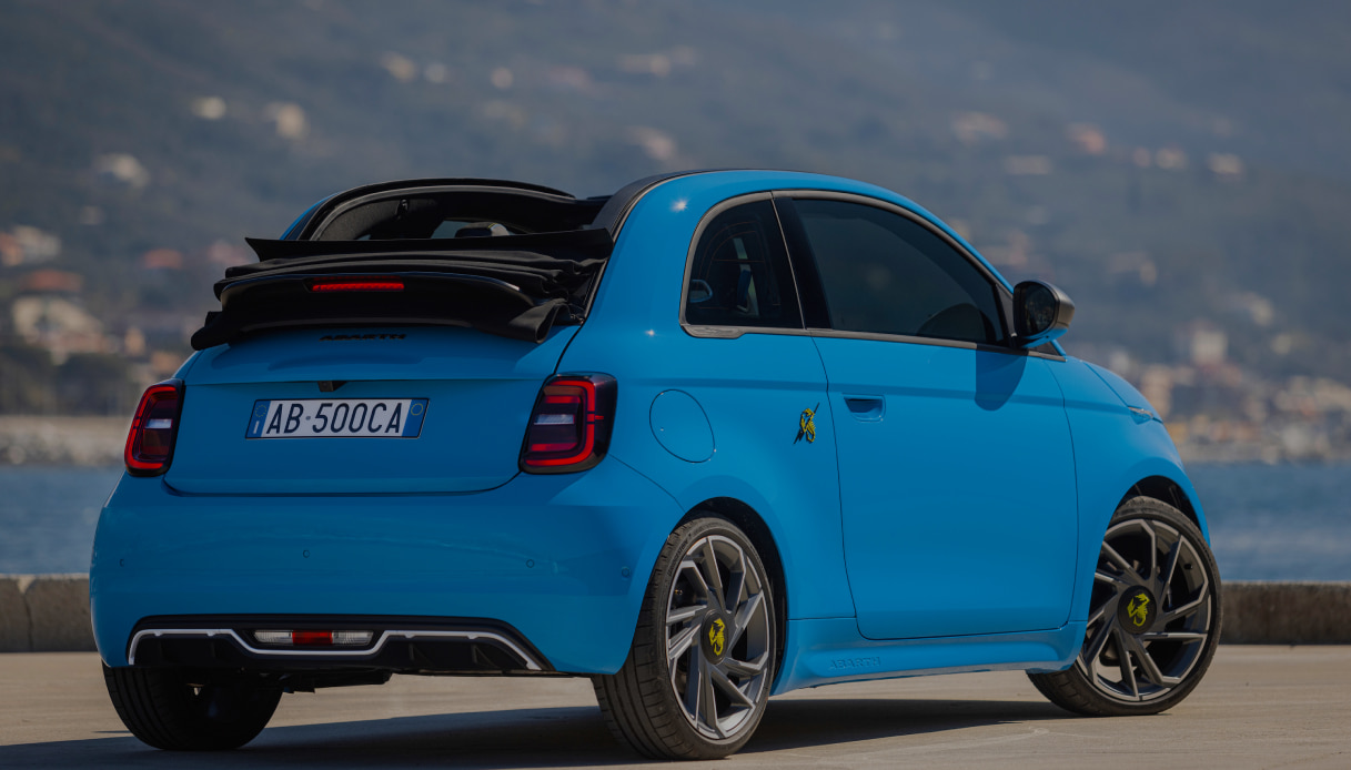 La versione cabrio di Abarth 500e