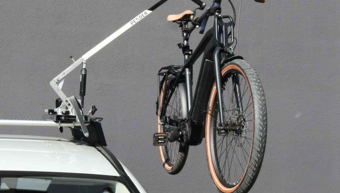 Il sollevatore di Pender per mettere l'e-bike sopra il tetto dell'auto