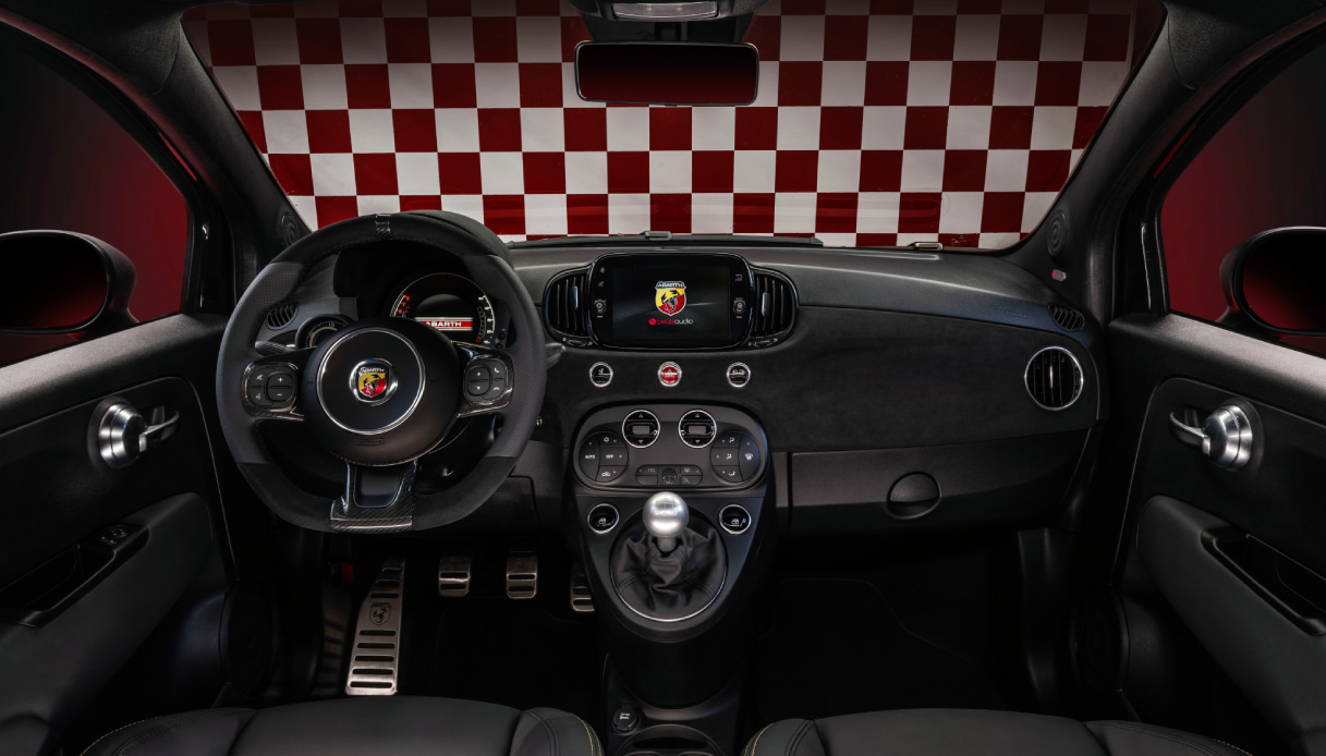 Viene tenuta a battesimo l'Abarth 695 75° Anniversario