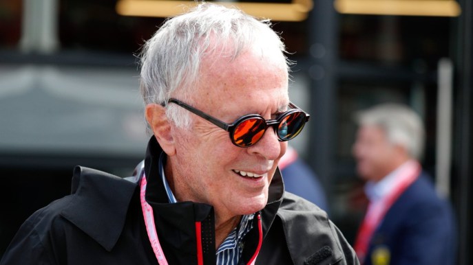 Cesare Fiorio, l’uomo che voleva portare Senna in Ferrari: ”Hamilton? Un campione ma Sainz è veloce”