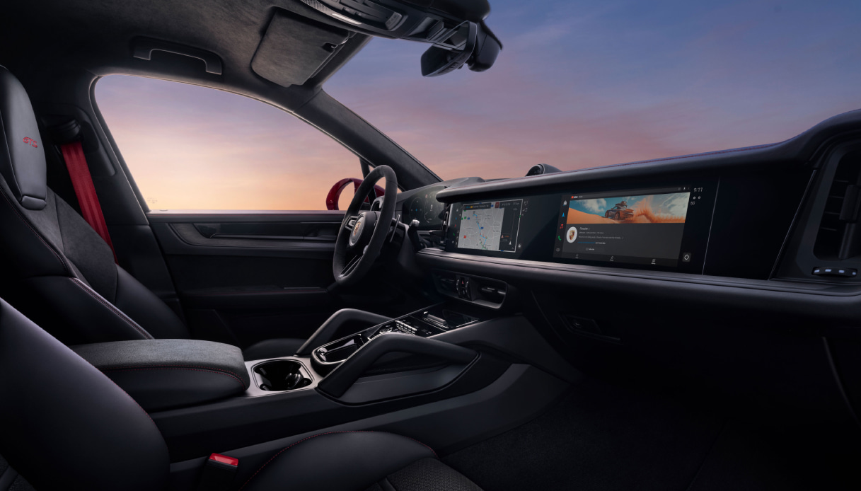 Interni lussuosi e sportivi caratterizzano la Porsche Cayenne GTS