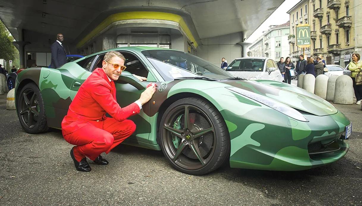 La Ferrari 458 di Lapo Elkann con livera militare