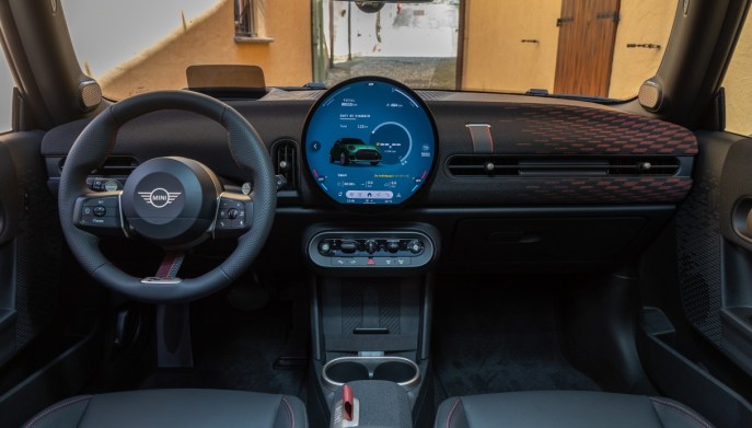 Un concentrato di tecnologia caratterizza a nuova MINI Cooper