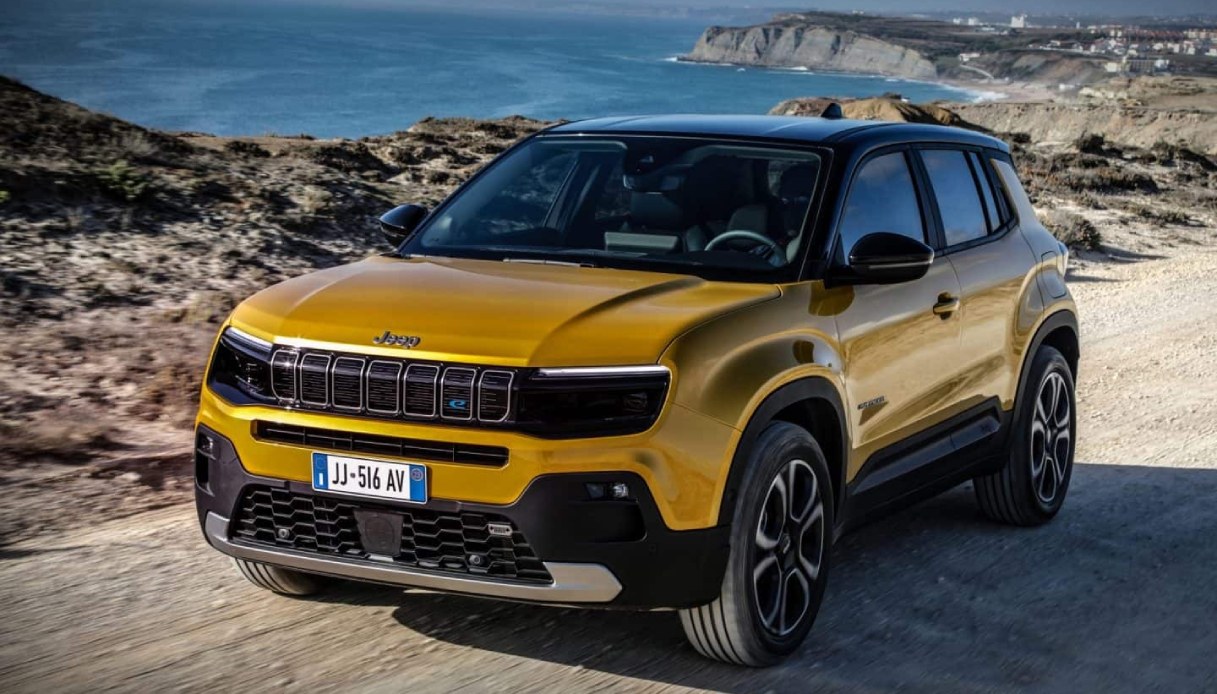 La Jeep Avenger riesce a destreggiarsi fuori dalle strade asfaltate