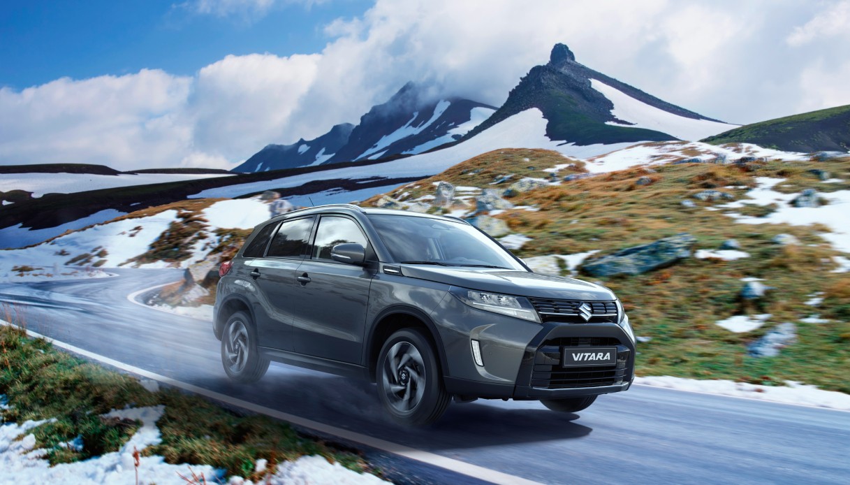 Suzuki mette a listino sia la trazione anteriore sia quella integrale per la Vitara Hybrid