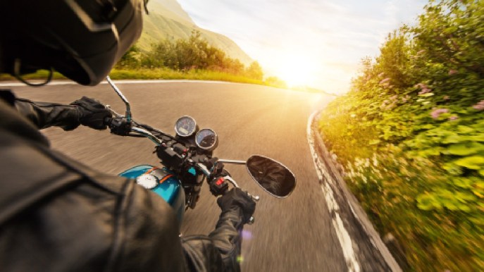 Frenare in moto e scooter correttamente, evitando pericolose cadute