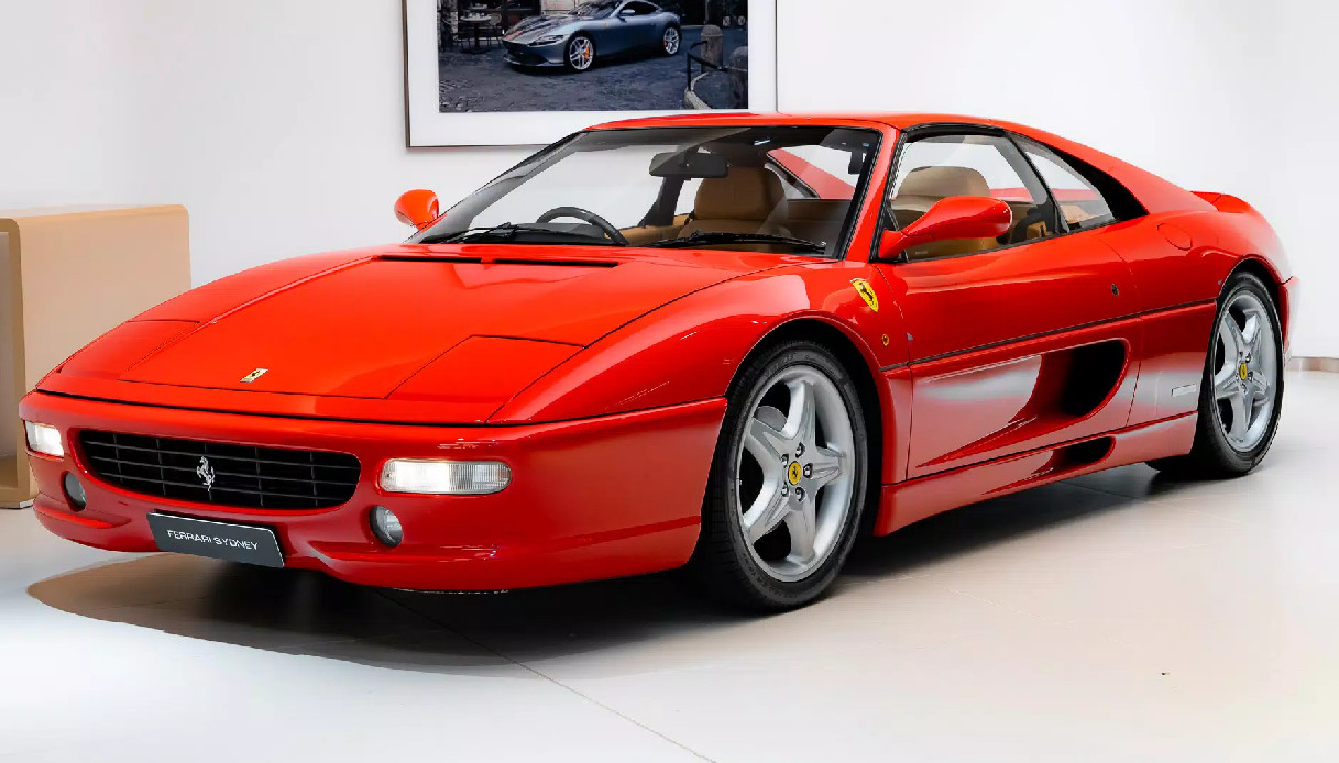 Ferrari F355 GTS del 1998 è una delle auto collezionate da Ramsay