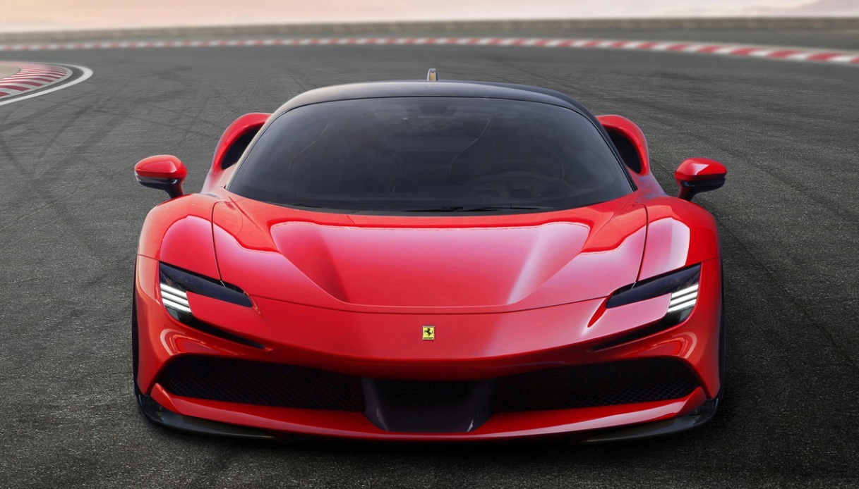 Nella collezione di auto di Kylian Mbappé c'è spazio anche per una Ferrari SF90 Stradale