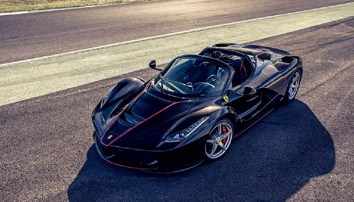 Una rarissima LaFerrari Aperta