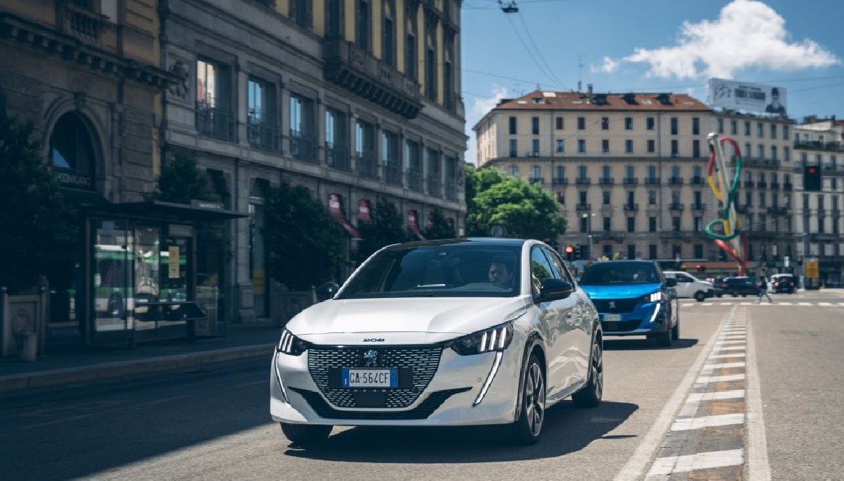 auto elettriche neopatentati 2024 Peugeot e-208