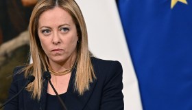 Stop auto benzina e diesel dal 2035, Meloni: “Non ha senso”
