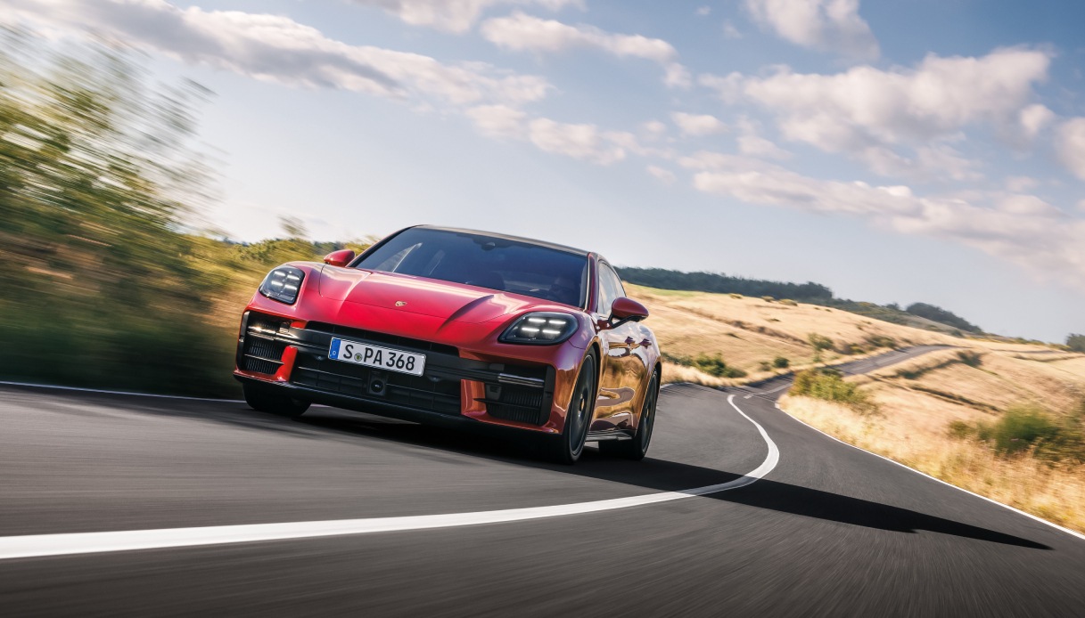 Predomina il lusso nella Porsche Panamera GTS