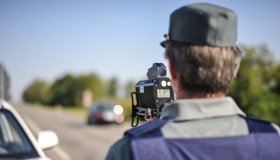 Sfrecciava a 216 km/h sull’Aurelia, patente ritirata