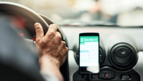 Come inviare messaggi su WhatsApp senza distrarsi in auto