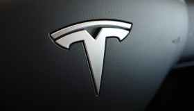 Pessime notizie per chi ha una Tesla, la funzionalità tanto attesa non è supportata