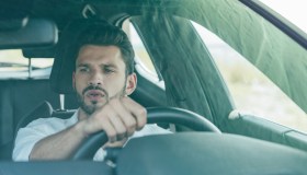 Guida e stress: come mantenere la calma nel traffico e prevenire incidenti