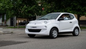 Aixam-Mega: 0 emissioni, guidabile a 14 anni e un inedito motore bicilindrico