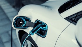 Batteria auto elettriche, entro il 2030 costerà meno di un motore termico