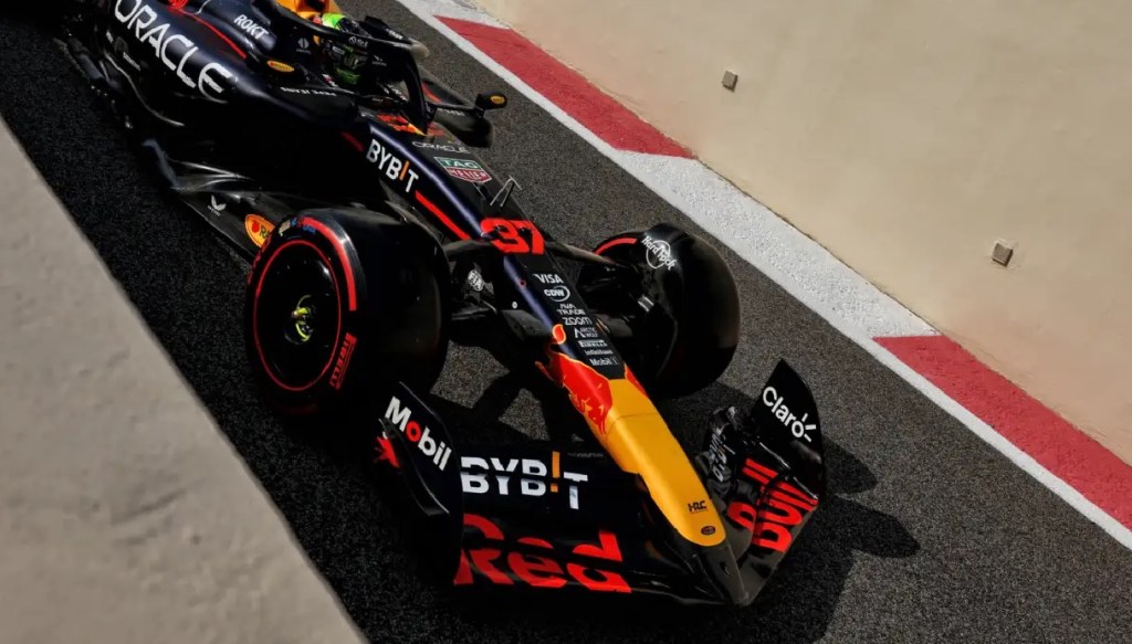 Yuki Tsunoda (Red Bull) RB20 - Test Abu Dhabi 2024