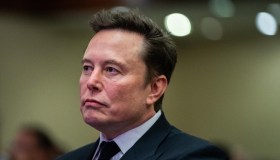 Perché Musk salverà Stellantis (e non solo) dalle multe dell’Europa